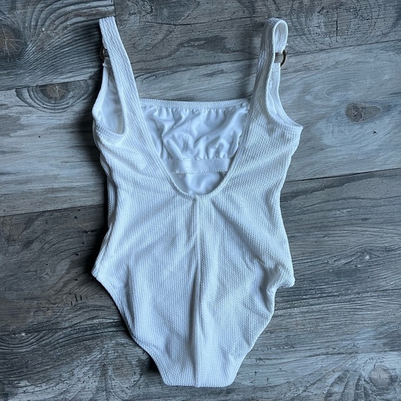 MICHAEL Michael Kors One Piece - Picture 2 of 5